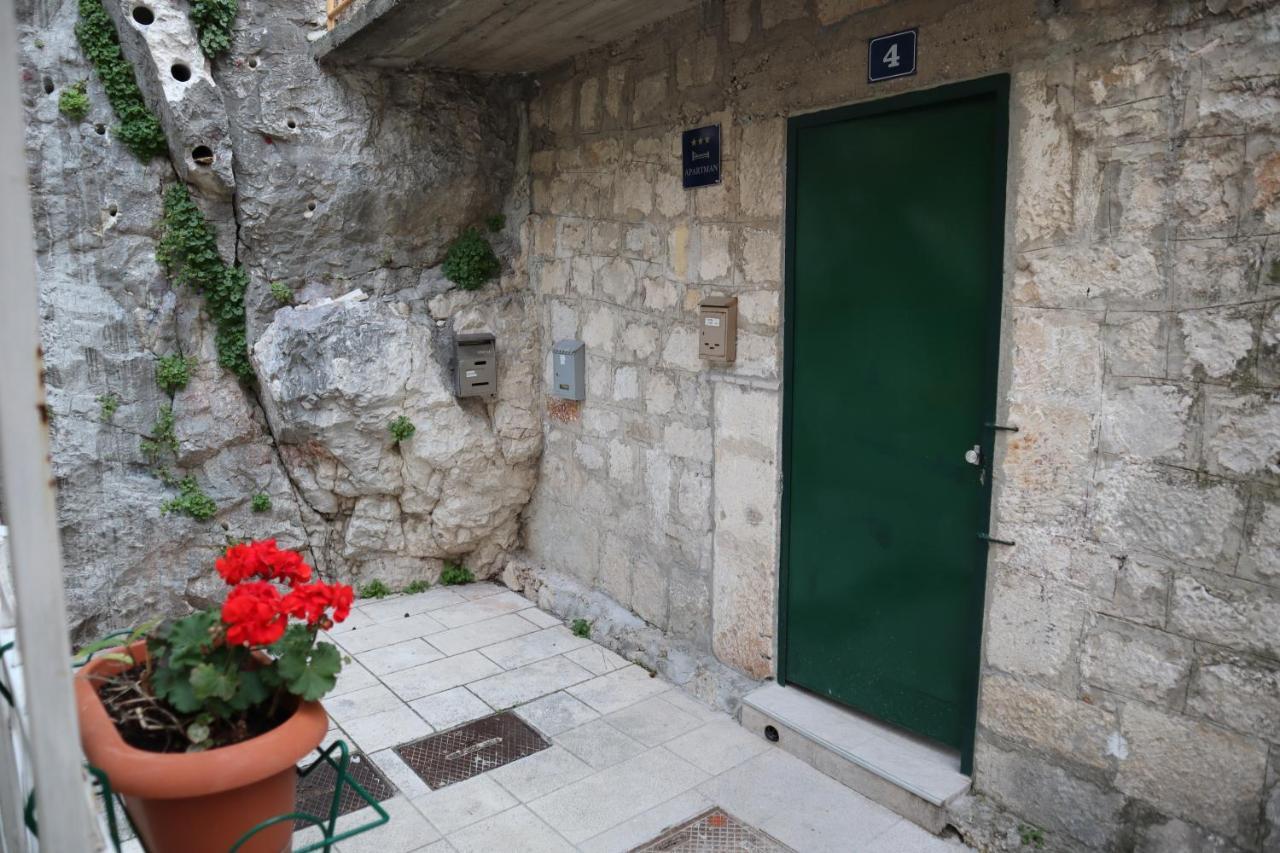 Apartments Iva Und Franka Omiš Eksteriør bilde